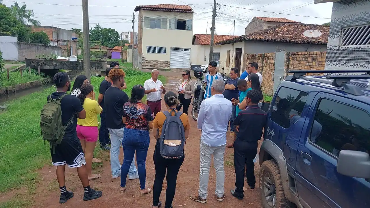 visitas para a conscientização da população que reside proximo a vala do gabiao